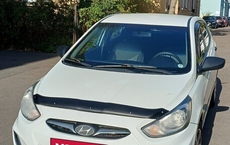 Hyundai Solaris II рестайлинг, 2013 год, 800 000 рублей, 2 фотография