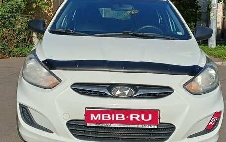 Hyundai Solaris II рестайлинг, 2013 год, 800 000 рублей, 1 фотография