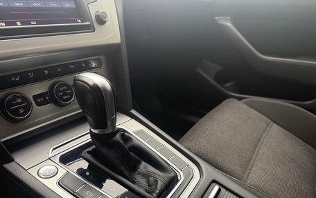 Volkswagen Passat B8 рестайлинг, 2015 год, 1 805 000 рублей, 23 фотография
