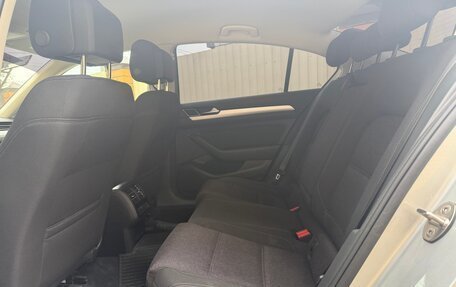 Volkswagen Passat B8 рестайлинг, 2015 год, 1 805 000 рублей, 21 фотография