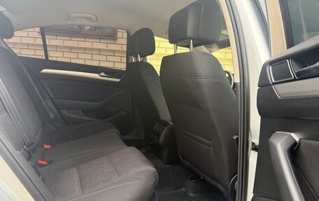 Volkswagen Passat B8 рестайлинг, 2015 год, 1 805 000 рублей, 24 фотография