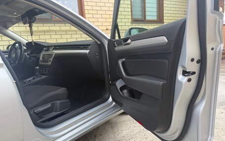 Volkswagen Passat B8 рестайлинг, 2015 год, 1 805 000 рублей, 26 фотография