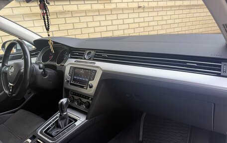 Volkswagen Passat B8 рестайлинг, 2015 год, 1 805 000 рублей, 28 фотография