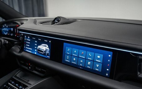 Porsche Macan, 2024 год, 14 994 000 рублей, 24 фотография