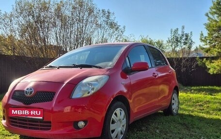 Toyota Yaris III рестайлинг, 2007 год, 440 000 рублей, 1 фотография