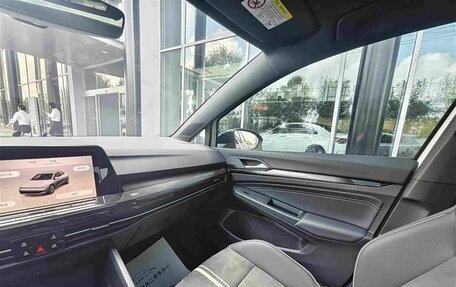 Volkswagen Golf VIII, 2023 год, 1 760 000 рублей, 16 фотография