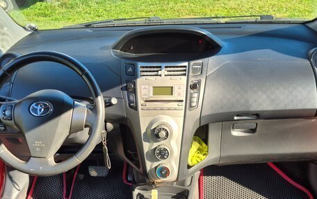 Toyota Yaris III рестайлинг, 2007 год, 440 000 рублей, 7 фотография