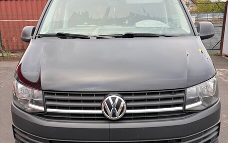 Volkswagen Caravelle T6 рестайлинг, 2017 год, 2 900 000 рублей, 6 фотография