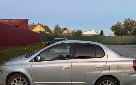 Toyota Platz, 2002 год, 320 000 рублей, 2 фотография