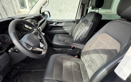 Volkswagen Multivan T6 рестайлинг, 2022 год, 8 500 000 рублей, 2 фотография