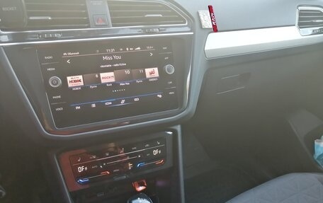Volkswagen Tiguan II, 2021 год, 3 600 000 рублей, 2 фотография