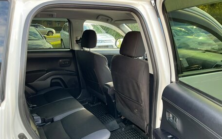 Mitsubishi Outlander III рестайлинг 3, 2010 год, 1 249 000 рублей, 13 фотография