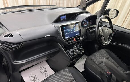 Toyota Noah III, 2017 год, 2 099 999 рублей, 13 фотография