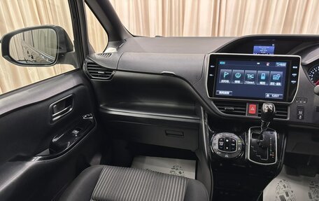 Toyota Noah III, 2017 год, 2 099 999 рублей, 14 фотография