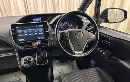 Toyota Noah III, 2017 год, 2 099 999 рублей, 15 фотография