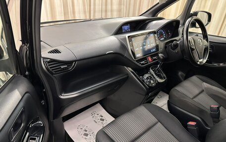 Toyota Noah III, 2017 год, 2 099 999 рублей, 12 фотография