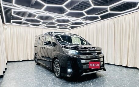 Toyota Noah III, 2017 год, 2 099 999 рублей, 8 фотография
