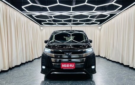 Toyota Noah III, 2017 год, 2 099 999 рублей, 9 фотография