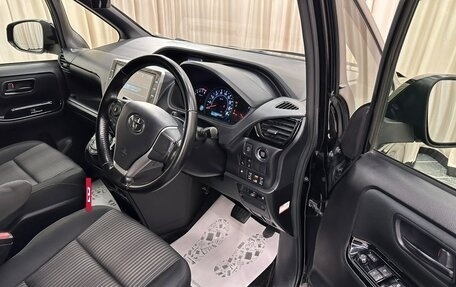 Toyota Noah III, 2017 год, 2 099 999 рублей, 10 фотография