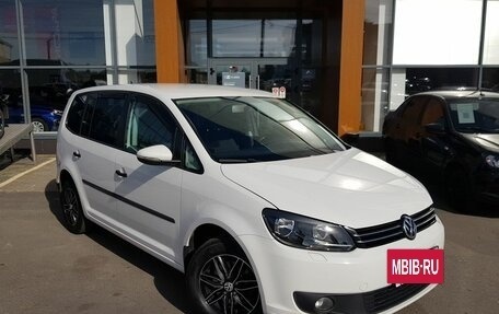 Volkswagen Touran III, 2011 год, 940 000 рублей, 3 фотография