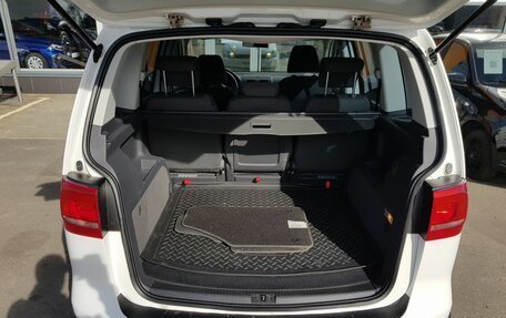 Volkswagen Touran III, 2011 год, 940 000 рублей, 12 фотография