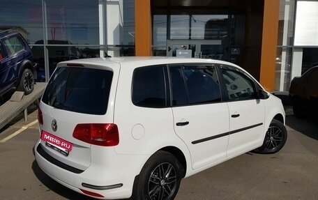 Volkswagen Touran III, 2011 год, 940 000 рублей, 5 фотография