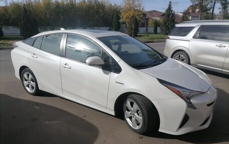 Toyota Prius IV XW50, 2016 год, 1 500 000 рублей, 1 фотография