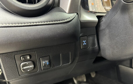 Toyota RAV4, 2017 год, 2 300 000 рублей, 24 фотография