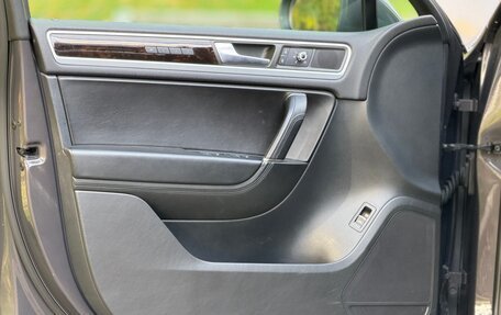 Volkswagen Touareg III, 2011 год, 2 195 000 рублей, 8 фотография