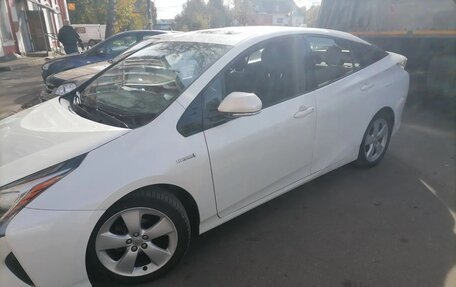 Toyota Prius IV XW50, 2016 год, 1 500 000 рублей, 2 фотография