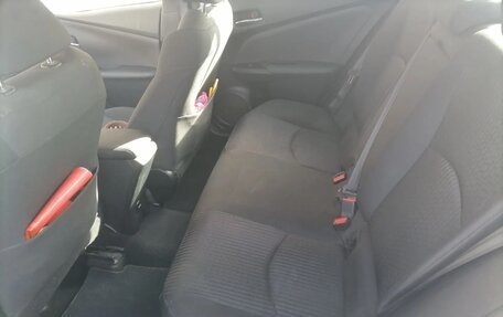 Toyota Prius IV XW50, 2016 год, 1 500 000 рублей, 6 фотография