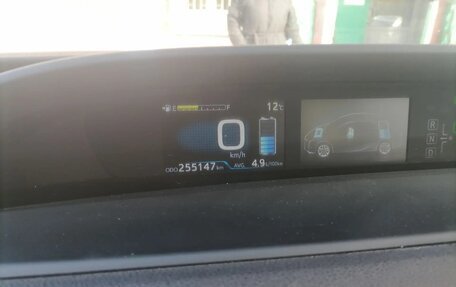 Toyota Prius IV XW50, 2016 год, 1 500 000 рублей, 7 фотография