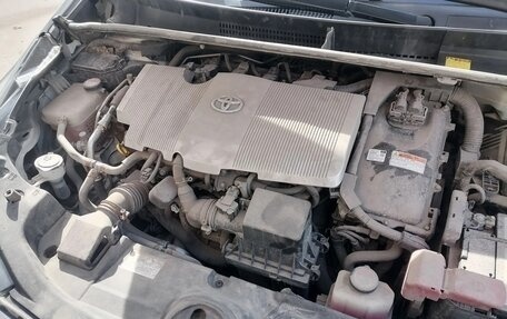 Toyota Prius IV XW50, 2016 год, 1 500 000 рублей, 11 фотография