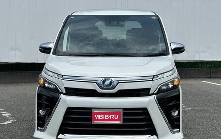 Toyota Voxy III, 2018 год, 1 688 008 рублей, 1 фотография