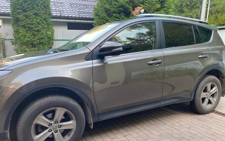 Toyota RAV4, 2015 год, 2 300 000 рублей, 10 фотография