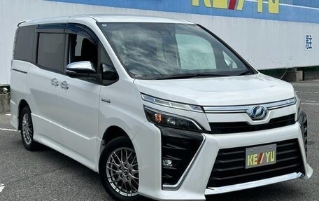 Toyota Voxy III, 2018 год, 1 688 008 рублей, 2 фотография