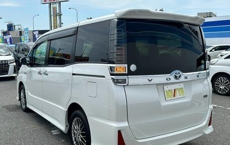 Toyota Voxy III, 2018 год, 1 688 008 рублей, 4 фотография