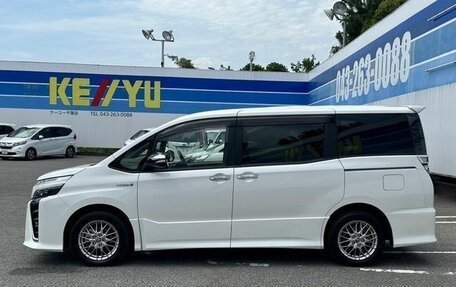 Toyota Voxy III, 2018 год, 1 688 008 рублей, 6 фотография