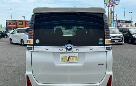 Toyota Voxy III, 2018 год, 1 688 008 рублей, 7 фотография