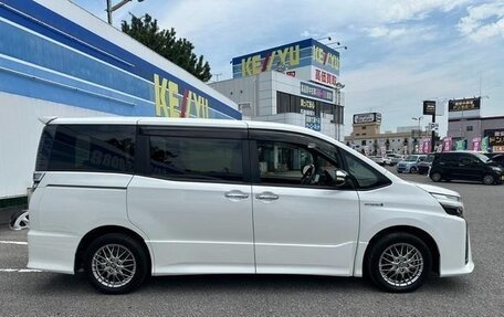 Toyota Voxy III, 2018 год, 1 688 008 рублей, 5 фотография