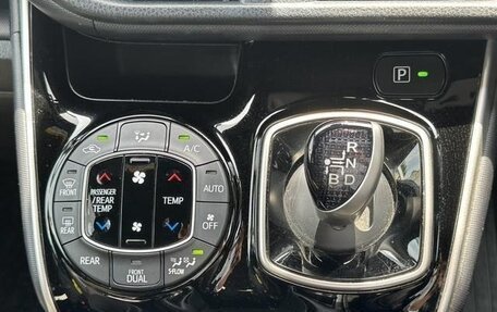 Toyota Voxy III, 2018 год, 1 688 008 рублей, 31 фотография