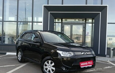 Mitsubishi Outlander III рестайлинг 3, 2013 год, 1 349 000 рублей, 3 фотография