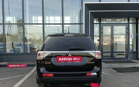 Mitsubishi Outlander III рестайлинг 3, 2013 год, 1 349 000 рублей, 6 фотография