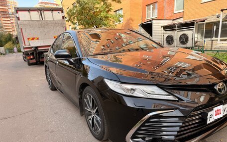 Toyota Camry, 2021 год, 2 950 000 рублей, 2 фотография