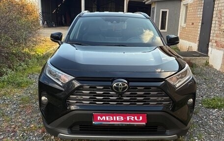 Toyota RAV4, 2019 год, 3 550 000 рублей, 1 фотография