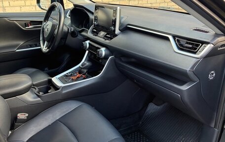Toyota RAV4, 2019 год, 3 550 000 рублей, 2 фотография