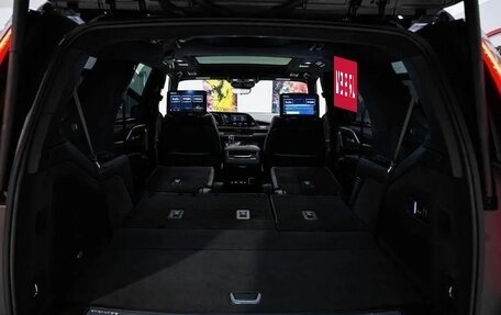 Cadillac Escalade V, 2023 год, 13 390 000 рублей, 10 фотография