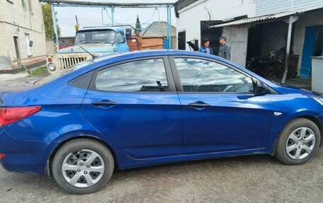 Hyundai Solaris II рестайлинг, 2012 год, 600 000 рублей, 3 фотография