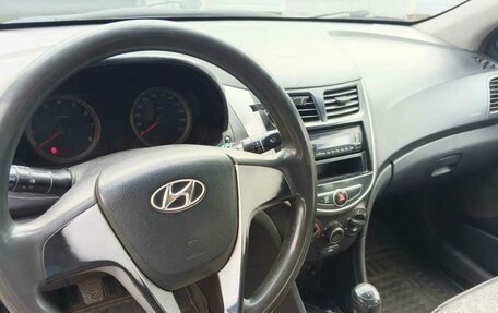 Hyundai Solaris II рестайлинг, 2012 год, 600 000 рублей, 6 фотография