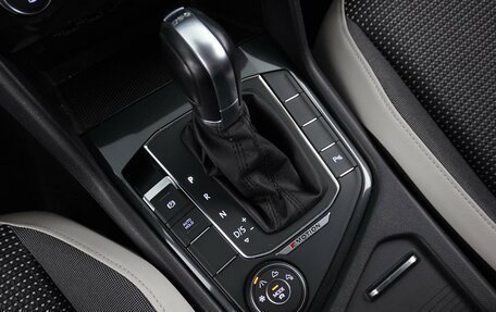 Volkswagen Tiguan II, 2018 год, 2 888 444 рублей, 18 фотография